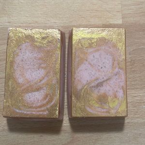 ( 1 bar) Handmade Apple Clove Soap 🍎